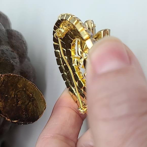 Brilliant Faceted Rhinestone Floral Brooch! An Unsigned Aurora Borealis Gem! - Picture 9 of 11